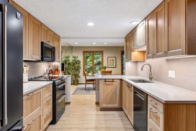 6051 Laurel Avenue 112, Golden Valley, MN 55416