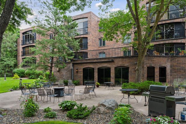 6051 Laurel Avenue 112, Golden Valley, MN 55416