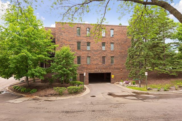 6051 Laurel Avenue 112, Golden Valley, MN 55416