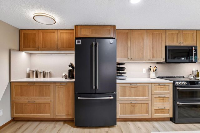 6051 Laurel Avenue 112, Golden Valley, MN 55416