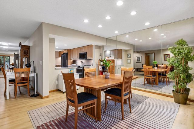 6051 Laurel Avenue 112, Golden Valley, MN 55416