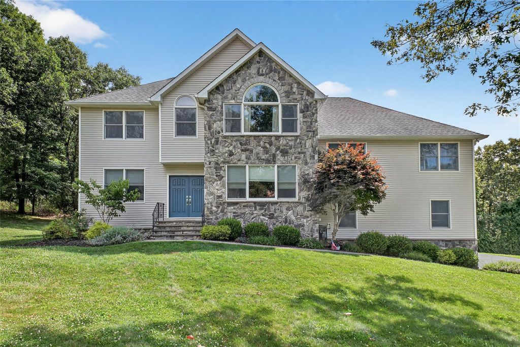 37 Lindy Drive, Carmel, NY 10512