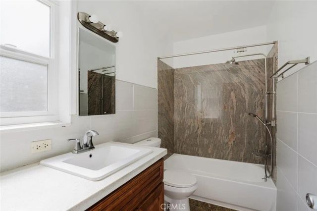 3131 Perlita, Los Angeles, CA 90039
