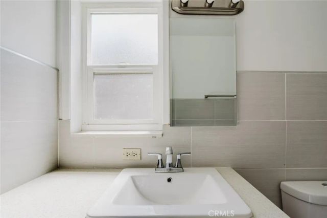 3131 Perlita, Los Angeles, CA 90039