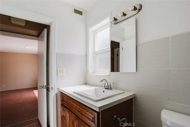 3131 Perlita, Los Angeles, CA 90039