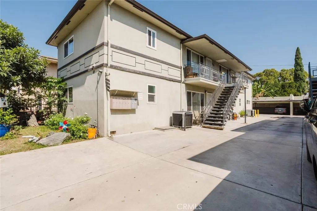 3131 Perlita, Los Angeles, CA 90039