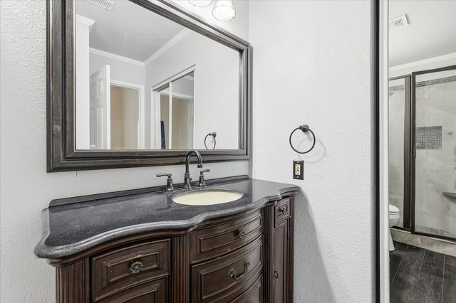 2204 Polo Club Court, Arlington, TX 76017