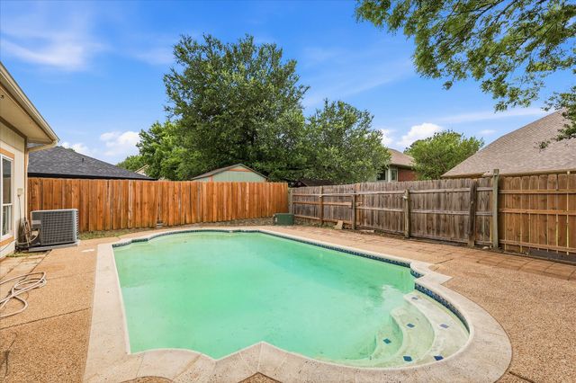 2204 Polo Club Court, Arlington, TX 76017