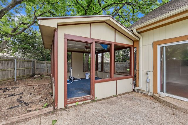 2204 Polo Club Court, Arlington, TX 76017