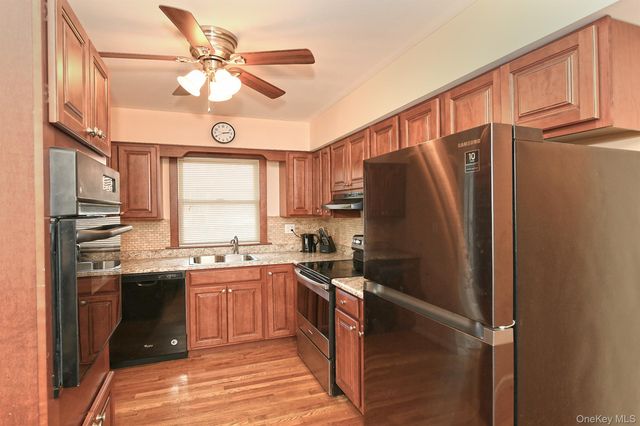 18 Kilburn Avenue, Huntington Station, NY 11746