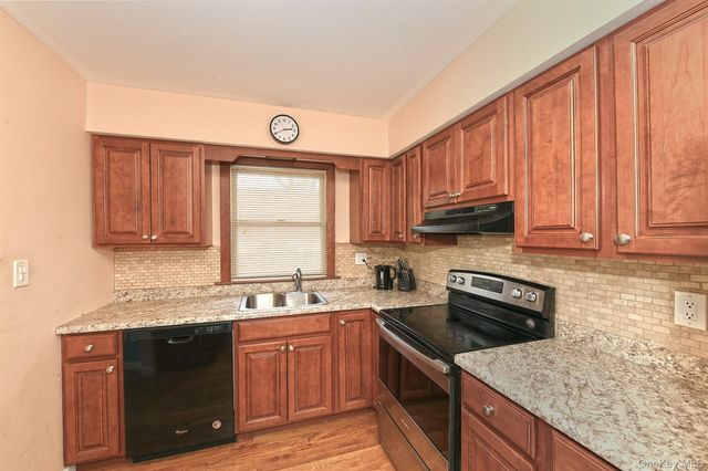 18 Kilburn Avenue, Huntington Station, NY 11746