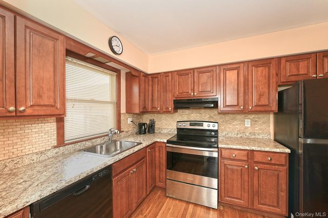 18 Kilburn Avenue, Huntington Station, NY 11746