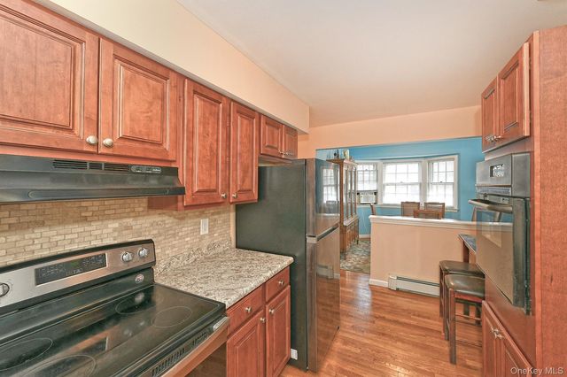 18 Kilburn Avenue, Huntington Station, NY 11746