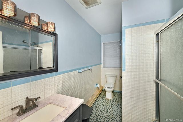 18 Kilburn Avenue, Huntington Station, NY 11746