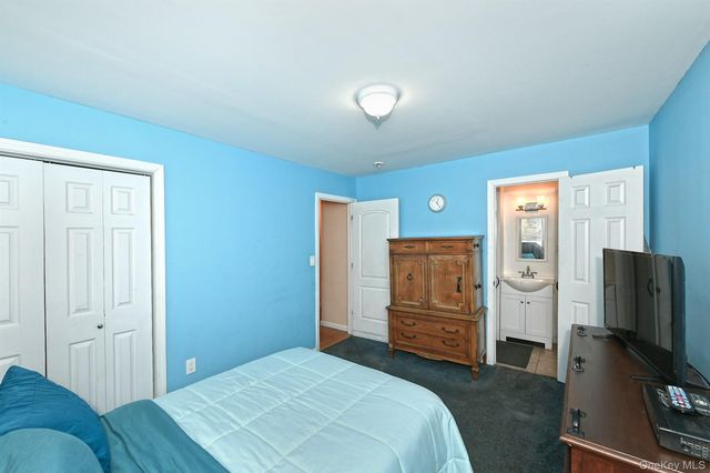 18 Kilburn Avenue, Huntington Station, NY 11746