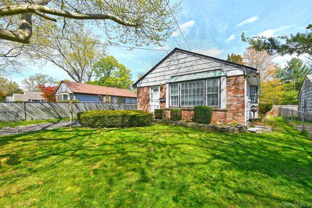 18 Kilburn Avenue, Huntington Station, NY 11746