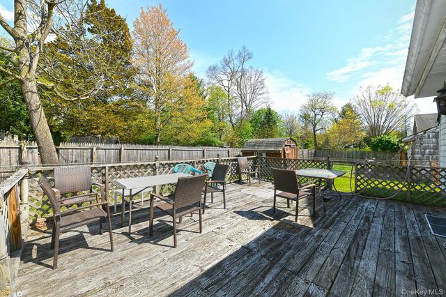 18 Kilburn Avenue, Huntington Station, NY 11746