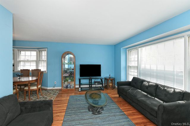 18 Kilburn Avenue, Huntington Station, NY 11746