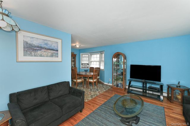 18 Kilburn Avenue, Huntington Station, NY 11746