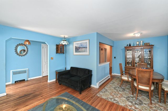 18 Kilburn Avenue, Huntington Station, NY 11746