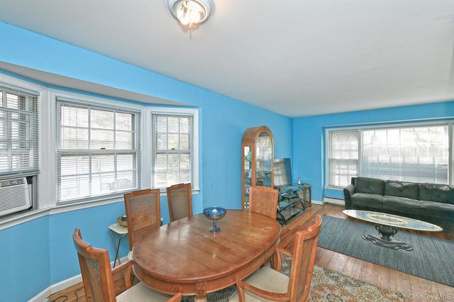 18 Kilburn Avenue, Huntington Station, NY 11746