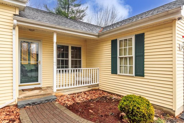 6 Lincoln Drive, Londonderry, NH 03053