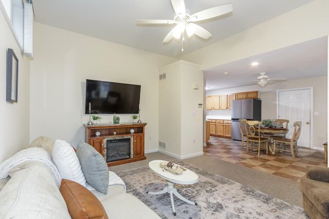 6 Lincoln Drive, Londonderry, NH 03053