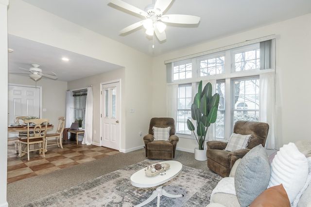 6 Lincoln Drive, Londonderry, NH 03053