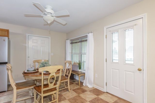 6 Lincoln Drive, Londonderry, NH 03053