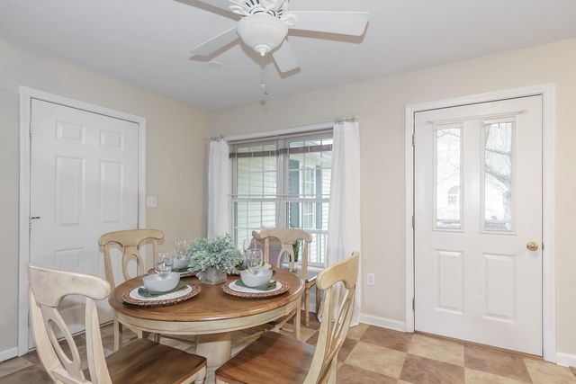 6 Lincoln Drive, Londonderry, NH 03053