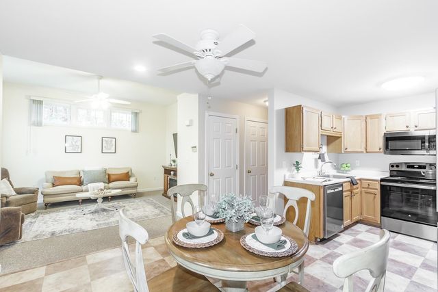 6 Lincoln Drive, Londonderry, NH 03053