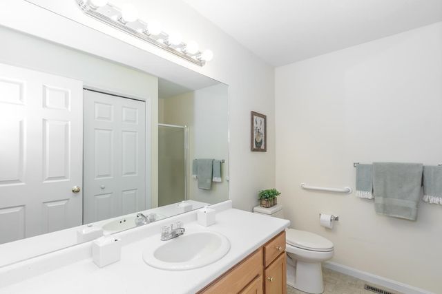 6 Lincoln Drive, Londonderry, NH 03053