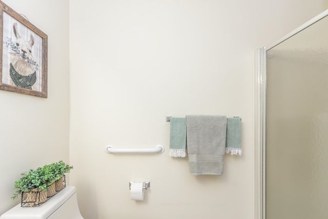 6 Lincoln Drive, Londonderry, NH 03053