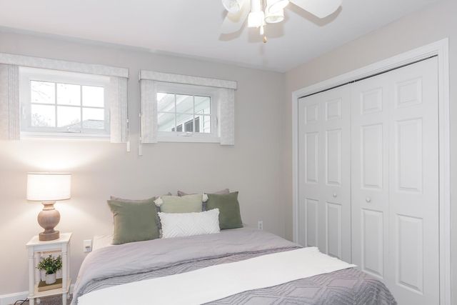 6 Lincoln Drive, Londonderry, NH 03053