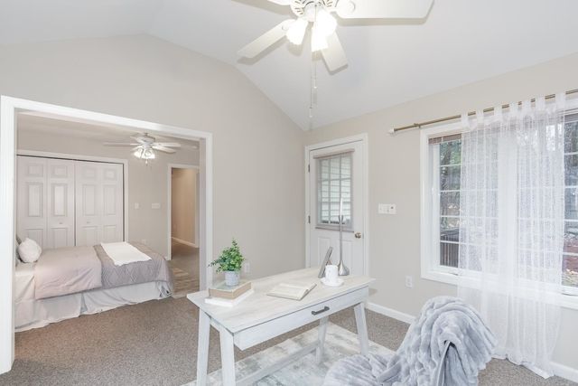 6 Lincoln Drive, Londonderry, NH 03053