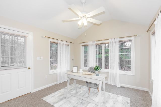 6 Lincoln Drive, Londonderry, NH 03053