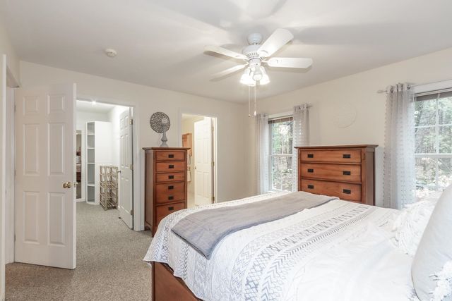 6 Lincoln Drive, Londonderry, NH 03053