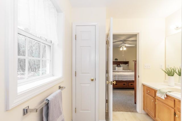 6 Lincoln Drive, Londonderry, NH 03053