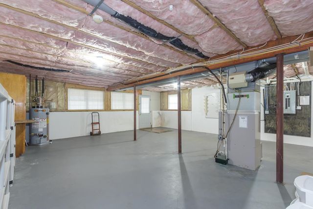 6 Lincoln Drive, Londonderry, NH 03053