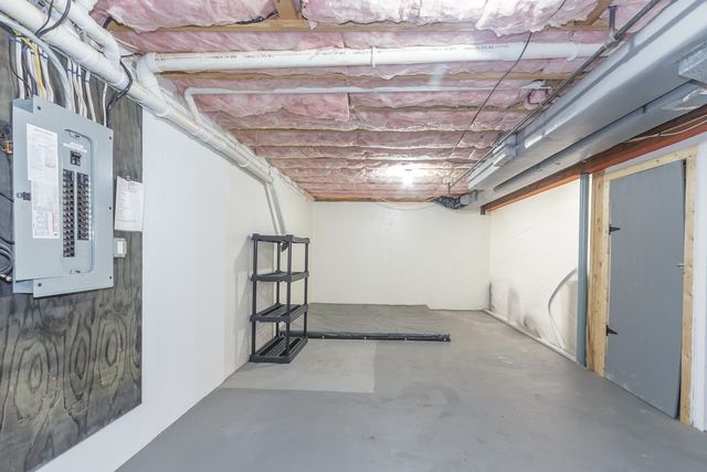 6 Lincoln Drive, Londonderry, NH 03053