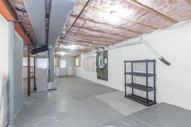 6 Lincoln Drive, Londonderry, NH 03053