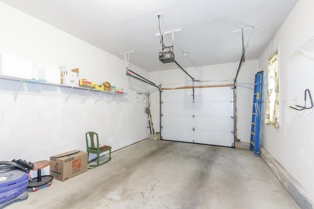 6 Lincoln Drive, Londonderry, NH 03053