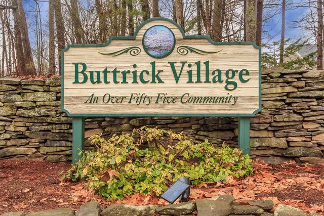 6 Lincoln Drive, Londonderry, NH 03053