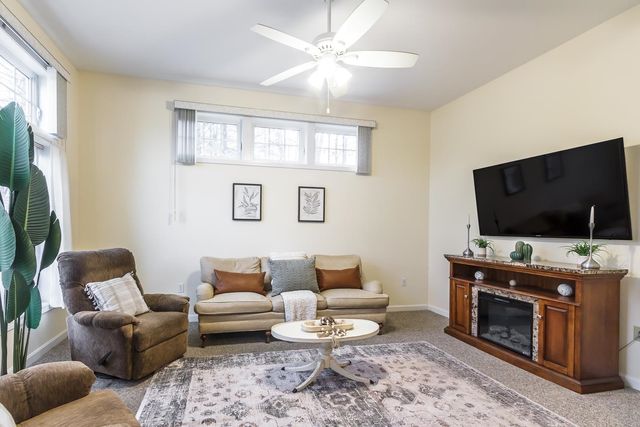 6 Lincoln Drive, Londonderry, NH 03053