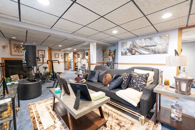 8805 S California Avenue, Evergreen Park, IL 60805