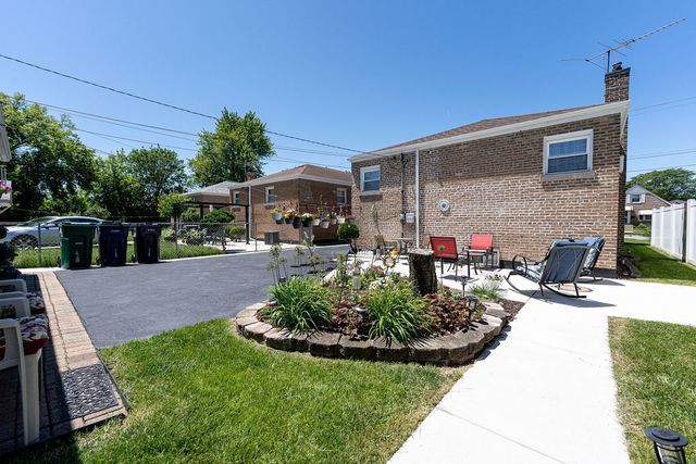 8805 S California Avenue, Evergreen Park, IL 60805