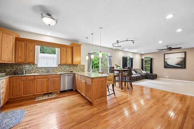 5105 W Flanders Road, Mchenry, IL 60050