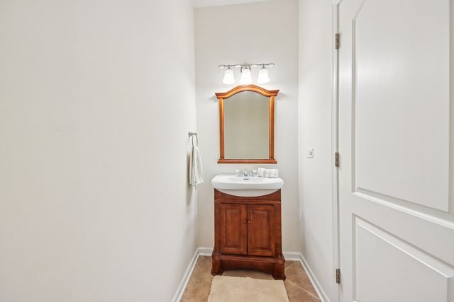 5105 W Flanders Road, Mchenry, IL 60050