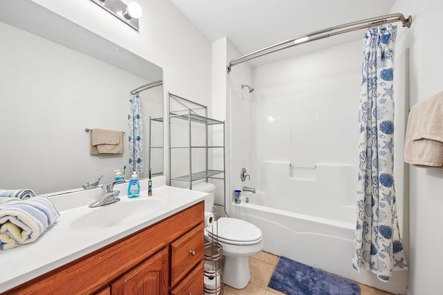5105 W Flanders Road, Mchenry, IL 60050