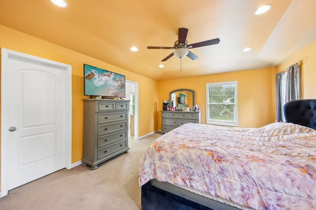 5105 W Flanders Road, Mchenry, IL 60050